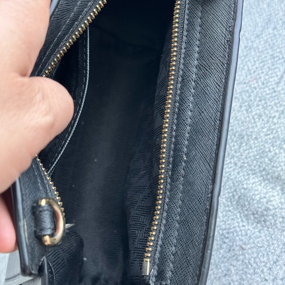 Cute Michael kors purse - Picture 5 of 9